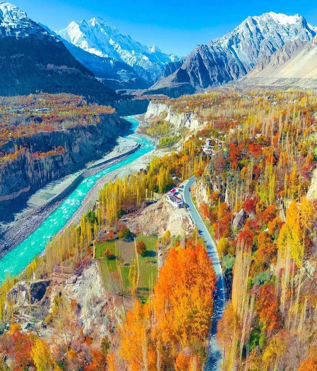 Karimabad, Rakaposhi, fleet on the KKH
