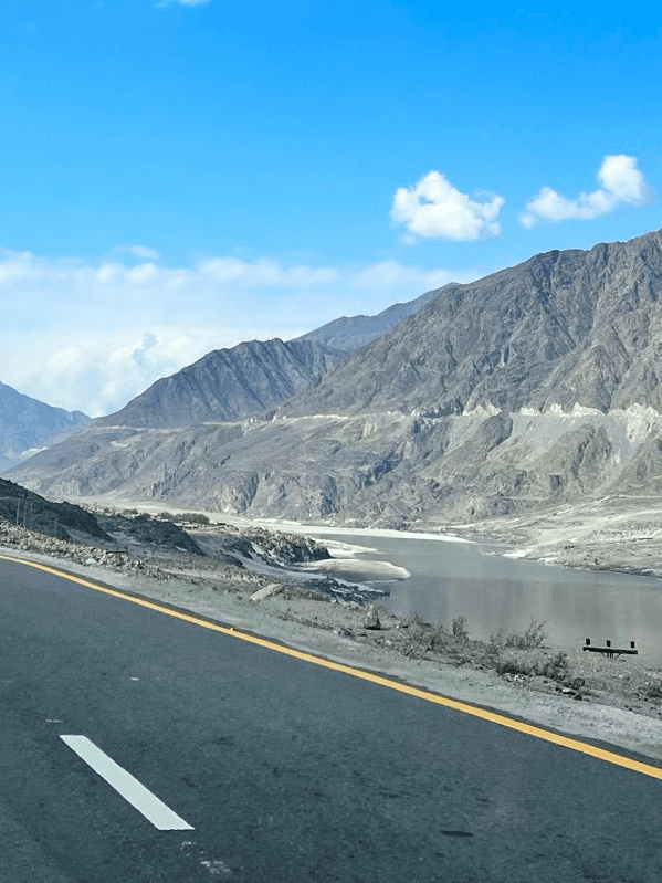 Gilgit town and the Gilgit river, fleet on road